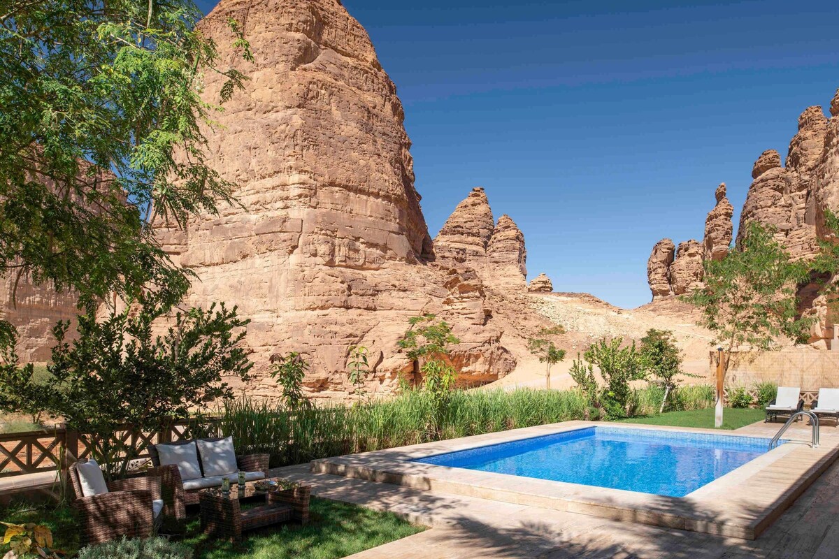 Oasis Pool Villa | Minibar, in-room safe, laptop workspace, blackout drapes
