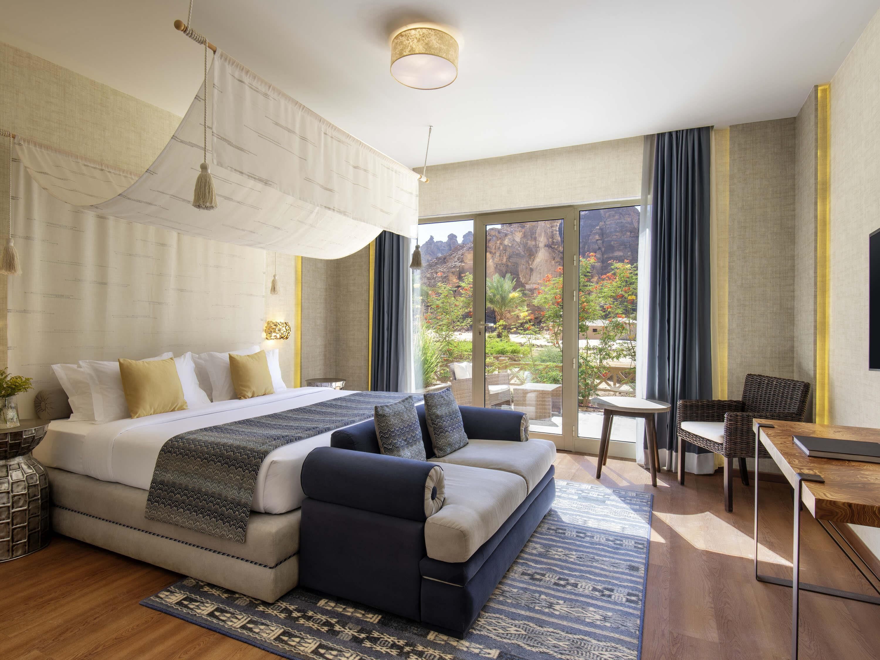 Canyon Deluxe Room, 1 King Bed | Minibar, in-room safe, individually decorated, individually furnished