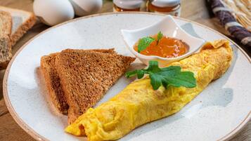 Free daily buffet breakfast