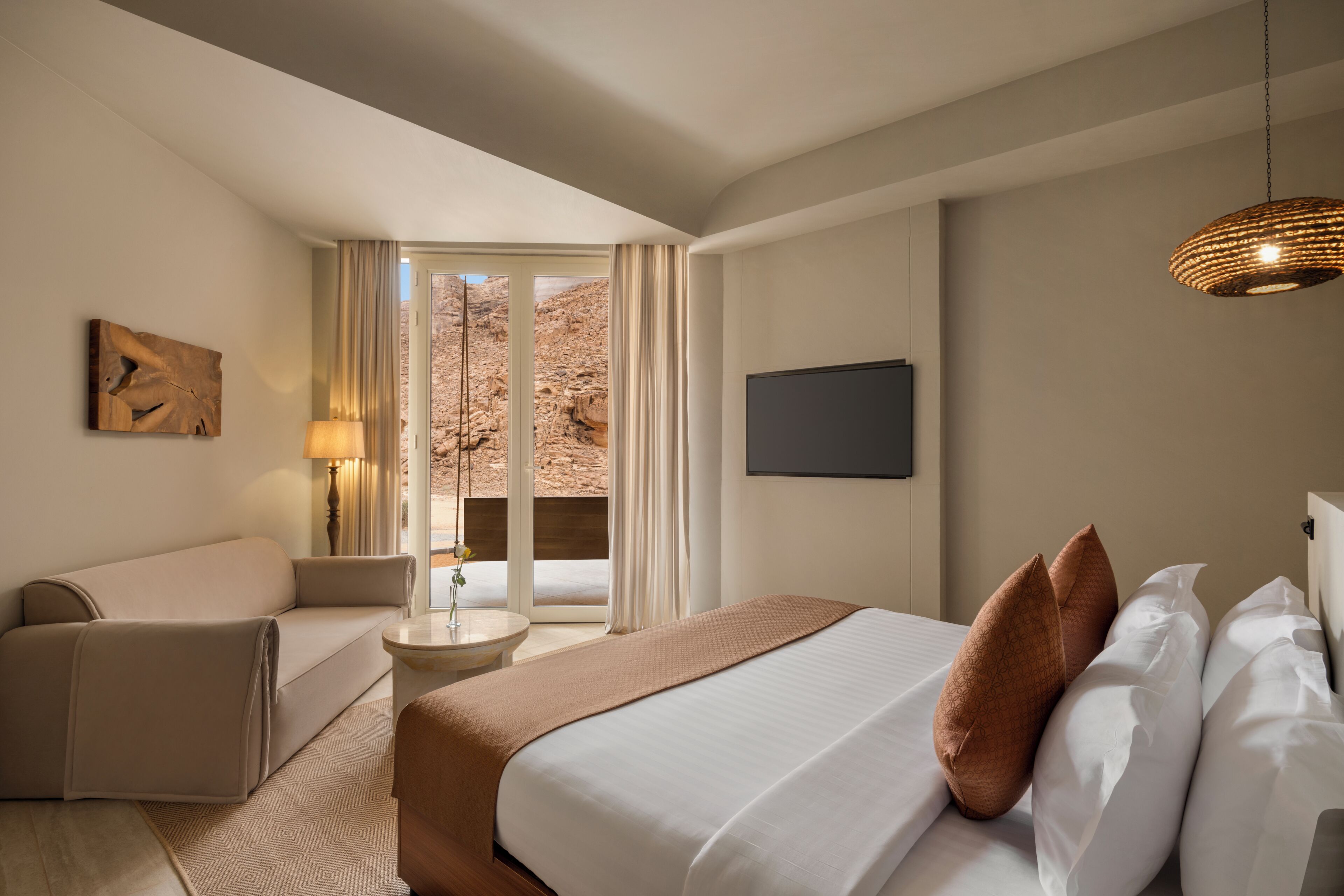 Skyline Executive Room | Minibar, in-room safe, individually decorated, individually furnished