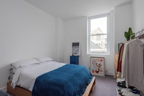 1 soverom, strykejern/-brett, internettilgang og sengetøy