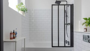 Bathtub - Hackney Haven Modern 1 BDR Wifi (London)