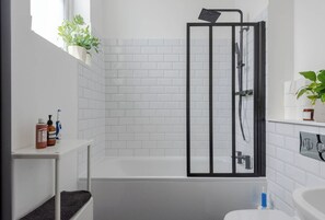 Unclassified image, 4 of 10, button - Hackney Haven Modern 1 BDR Wifi (London)
