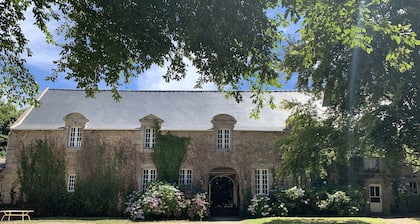 .Propriété XVIIÚme entre la cÎte de granit rose & Lannion, appartement 70m2