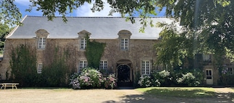 17th century property between the pink granite coast and Lannion, apartment 70m2