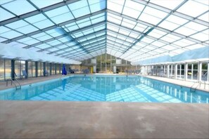 Piscine couverte, piscine extérieure