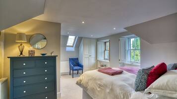 4 bedrooms, travel cot, WiFi, bed sheets