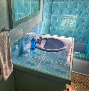 Shower, towels - Areca Palms (Port Antonio)