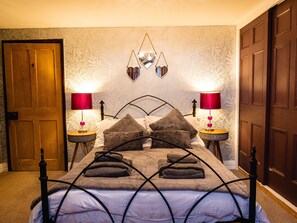 7 bedrooms, individually decorated, individually furnished, free WiFi - Lonsdale Villa Retreat (Penrith)