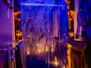 Shower - Lonsdale Villa Retreat (Penrith)