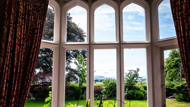 A room with a large bay window overlooking a garden. - Lonsdale Villa Retreat (Penrith)