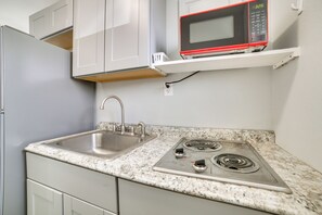 Fridge, microwave, stovetop, coffee/tea maker - Updated Hawthorne Apartment, 12 Mi to Walker Lake! (Hawthorne)