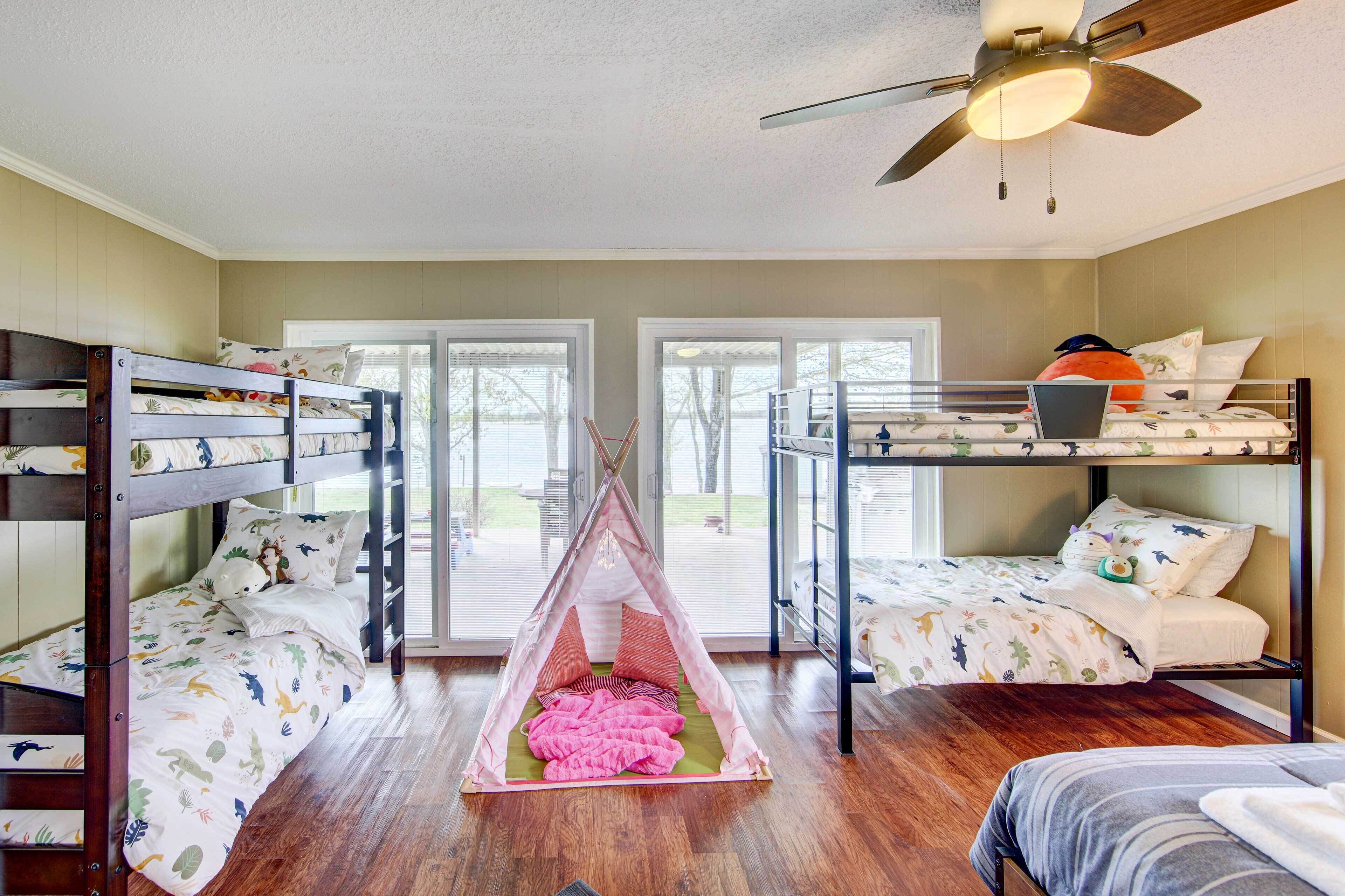 4 bedrooms, internet, bed sheets