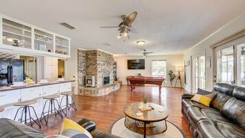 TV, fireplace, DVD player