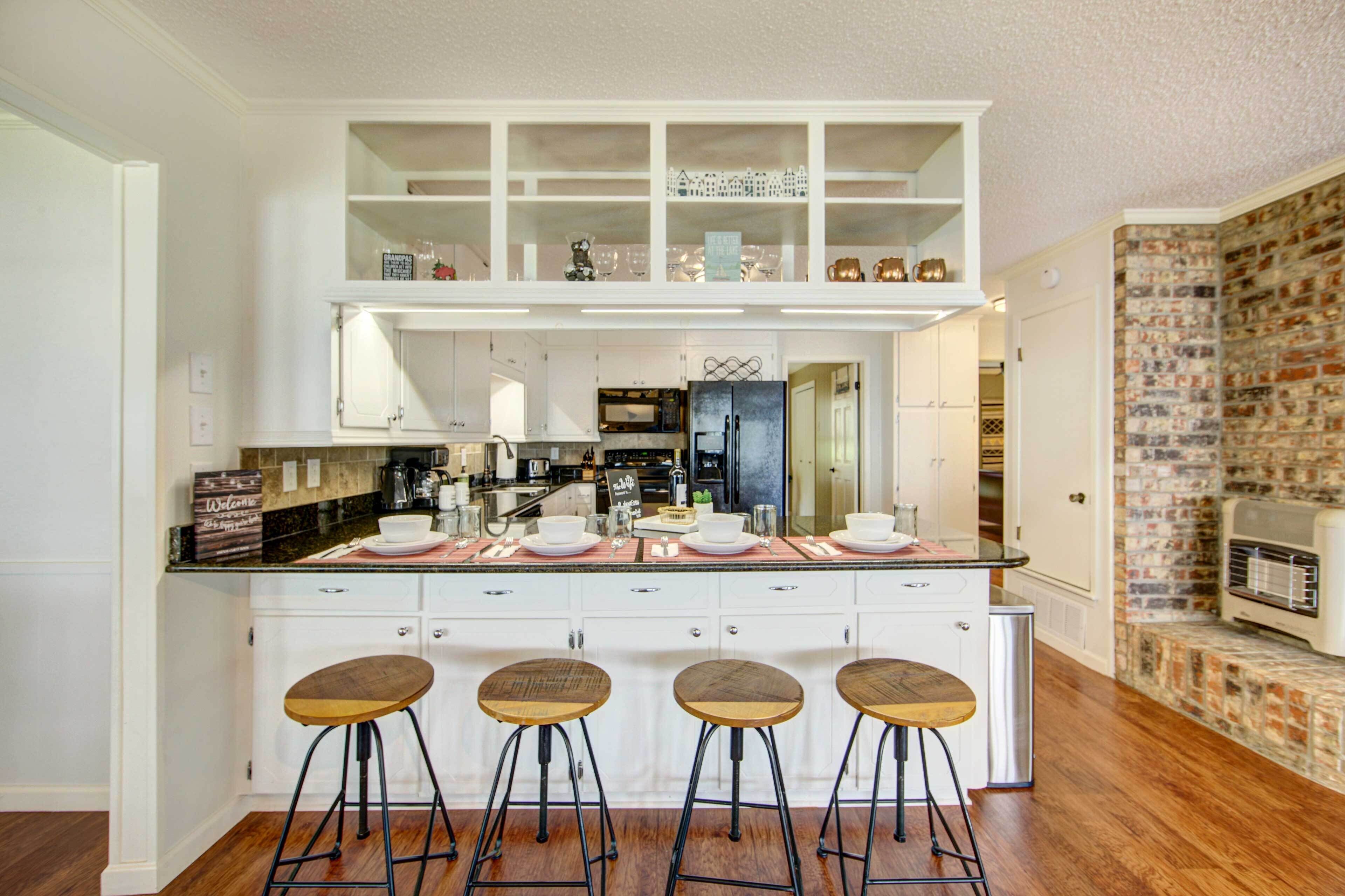 Fridge, microwave, stovetop, dishwasher