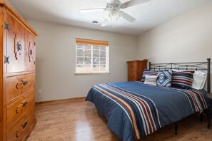 3 bedrooms, desk, iron/ironing board, WiFi