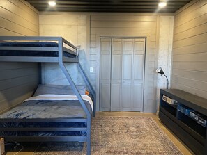 4 bedrooms, free WiFi, bed sheets