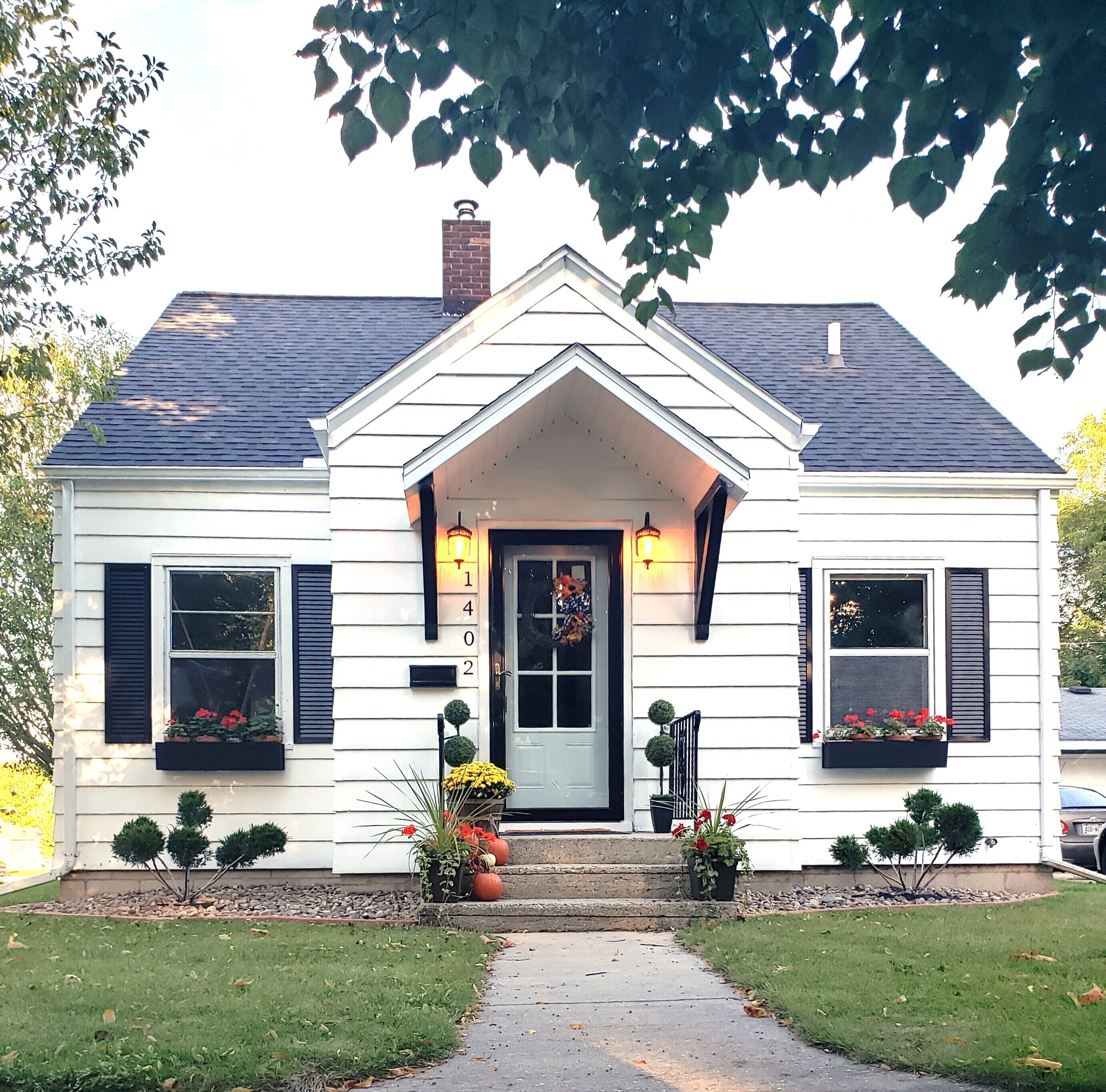 New offering!  1 blk from Lake Michigan, Minutes from Lambeau Field, 
& Door Co!