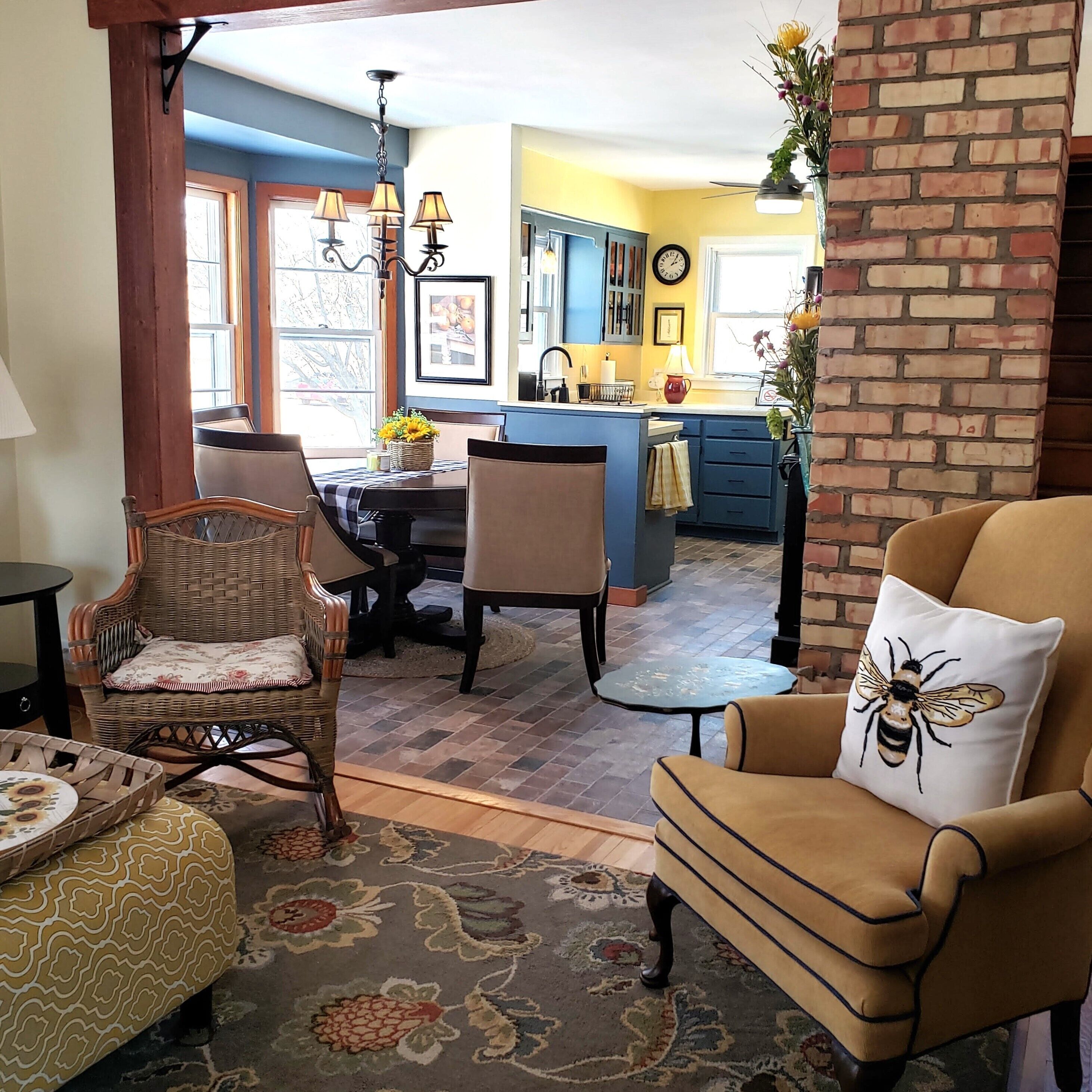 New offering!  1 blk from Lake Michigan, Minutes from Lambeau Field, 
& Door Co!