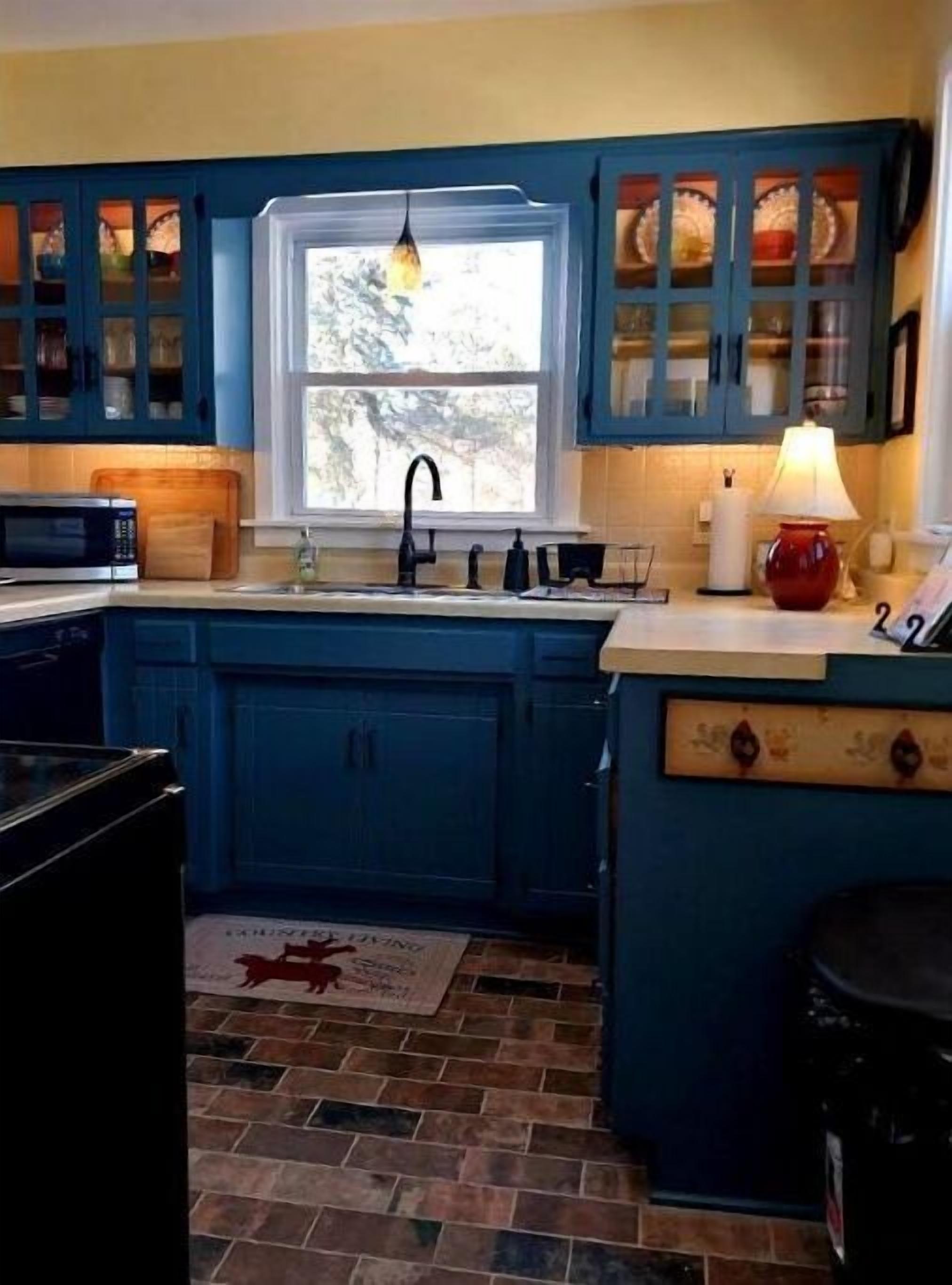 New offering!  1 blk from Lake Michigan, Minutes from Lambeau Field, 
& Door Co!