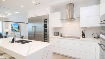 Condo, Multiple Beds, Pool Access, Ocean View (#304) | Private kitchen | Fridge, microwave, oven, stovetop