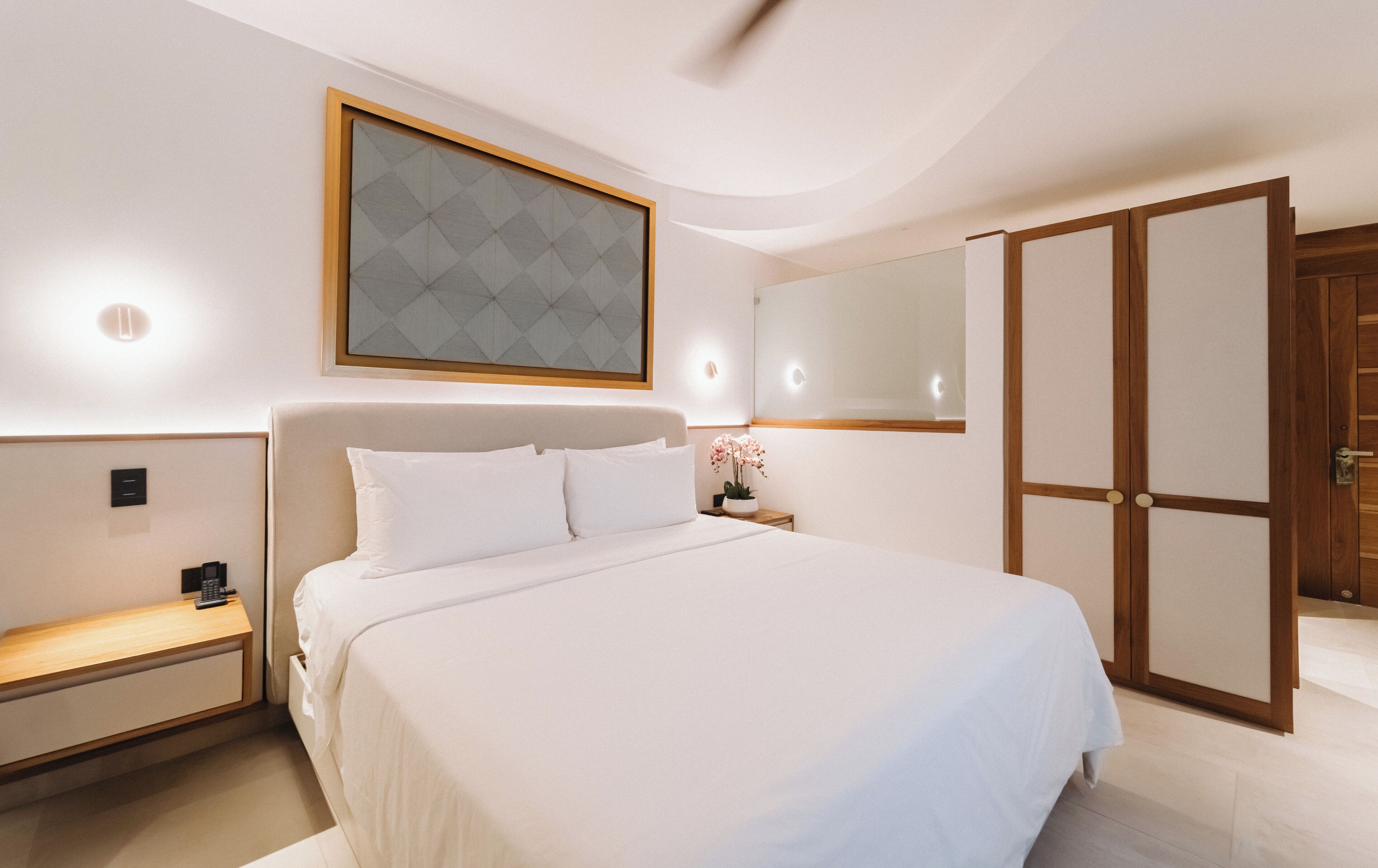 1 quarto, cofres nos quartos, cortinas blackout