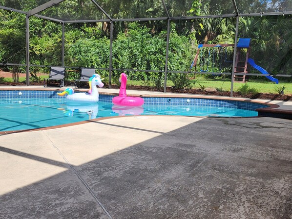 Piscina a l'aire lliure i piscina climatitzada