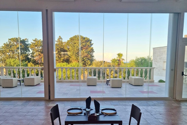 Bao gồm bữa sáng buffet hàng ngày