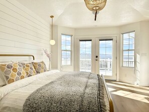 6 camere, una scrivania, ferro/asse da stiro, culla da viaggio