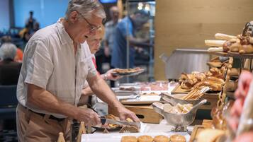 Tägliches Frühstücksbuffet gegen Gebühr