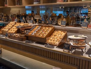 Desayuno buffet diario (INR 1180 por persona)