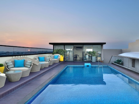 Outdoor pool, sun loungers