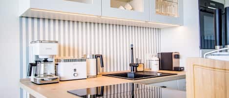 Fridge, oven, coffee/tea maker, toaster