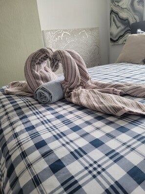 Apartment | 1 bedroom, iron/ironing board, free WiFi, bed sheets - Beautiful Parkview Apartment in Seaside Eastbourne (Eastbourne)