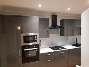 Private kitchen - Beautiful Parkview Apartment in Seaside Eastbourne (Eastbourne)