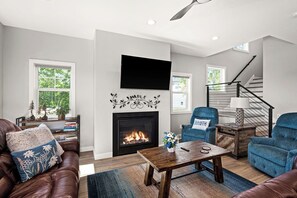 Smart-TV, peis og bøker