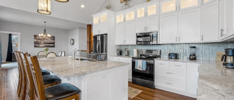 Réfrigérateur, micro-ondes, four, lave-vaisselle