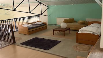 6 bedrooms, travel cot, free WiFi, bed sheets
