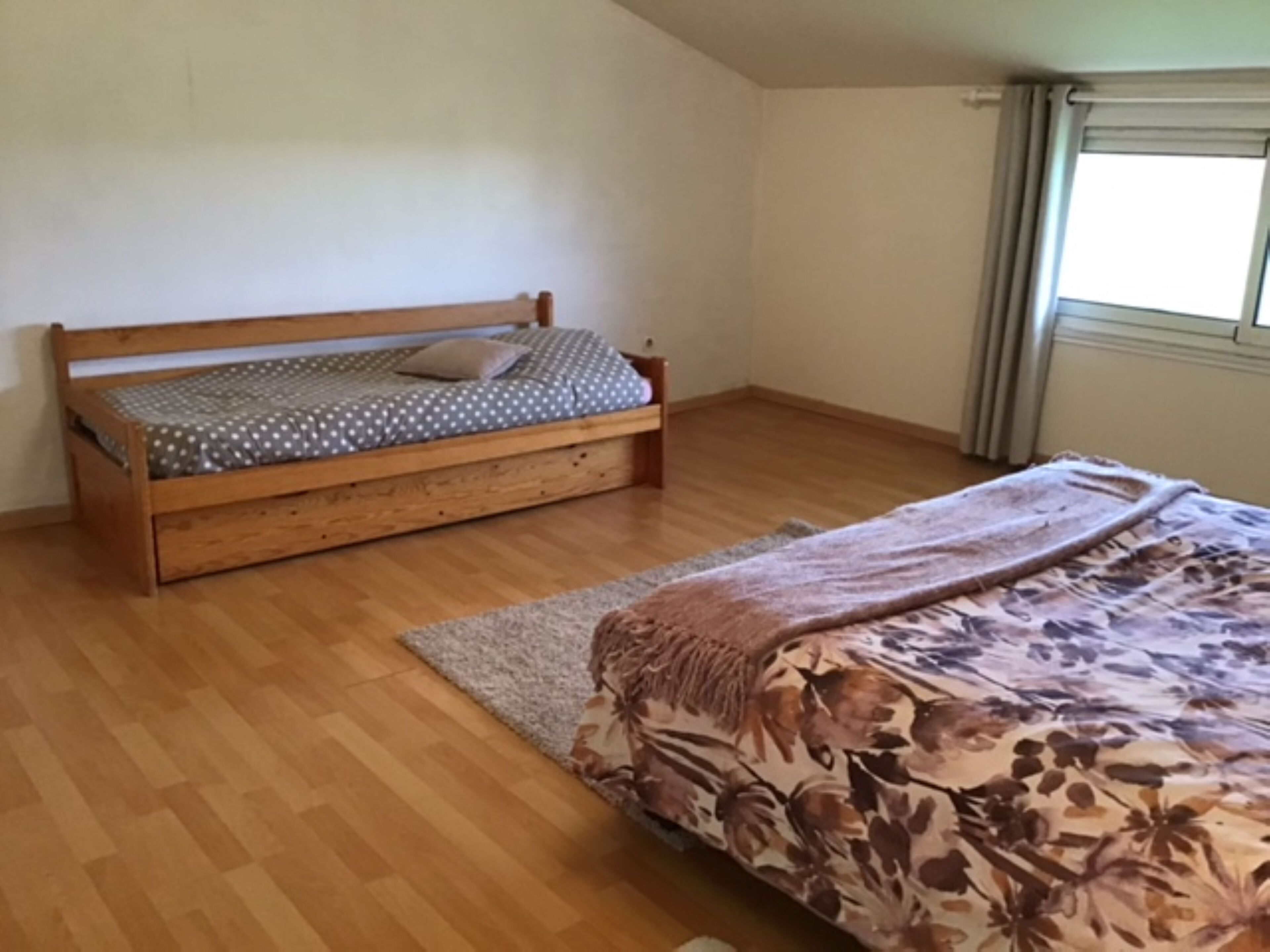 Grande maison avec piscine à la campagne