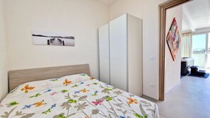 2 makuuhuonetta, silitysrauta/-lauta, ilmainen Wi-Fi, vuodevaatteet