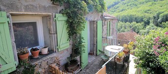 70 m² accommodation with every comfort and terrace in a stone house