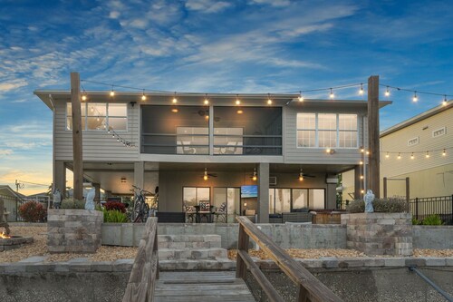 Waterfront home w/ direct gulf access + pool + hot tub + activites!