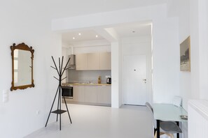 Kjøleskap, mikrobølgeovn, ovn og oppvaskmaskin