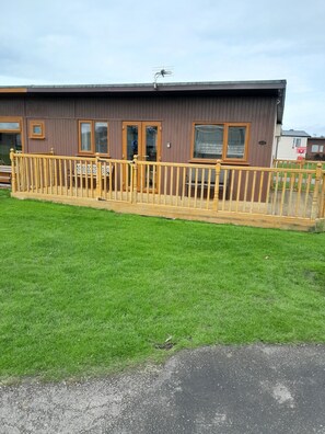 Chalet | Exterior - G1 Lovely Holiday Chalet (Mablethorpe)