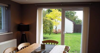 Cheerful two bedroom cottage with field views