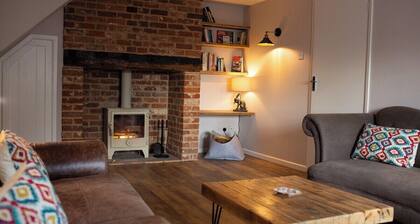 Cheerful two bedroom cottage with field views