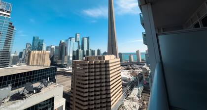 Luxury 2 Beds with Lakeview near CN Tower, Scotia Arena & FREE PRIVATE PARKING