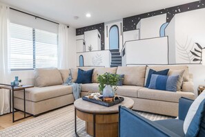 Smart TV, fireplace, video games, table tennis - Urban ASU Dreamland with Heated Pool and 3 Baths! (Tempe)