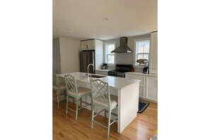 Private kitchen - Modern Seaside Cape (Falmouth)