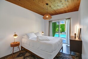3 bedrooms, iron/ironing board, free WiFi, bed sheets - Sol House - Midcentury, Pool & Spa, Views! (Palm Springs)